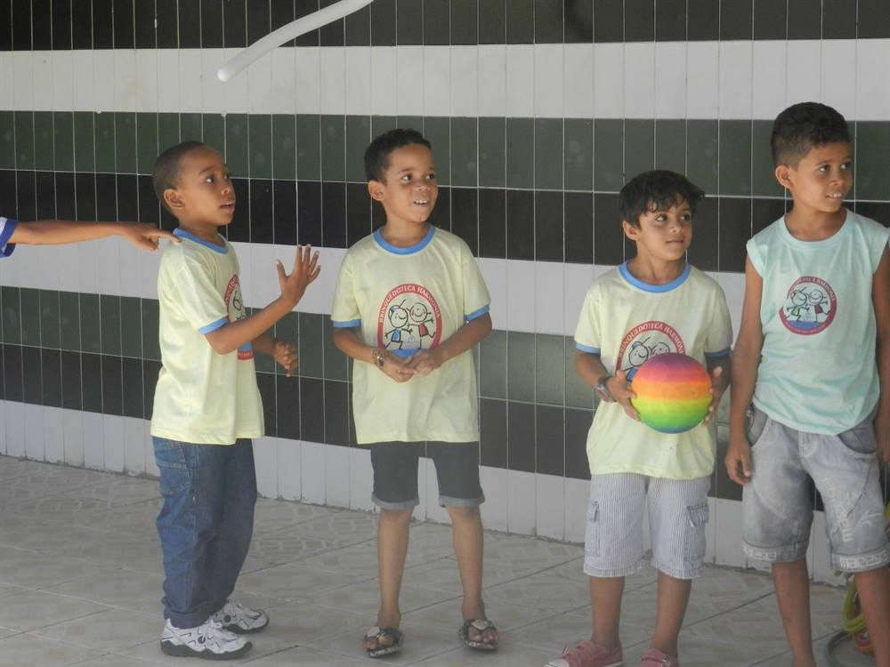 Fã Clube do Psirico e crianças do GACC III