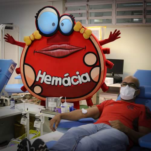 Voluntários doam sangue para criança acolhida da instituição 
