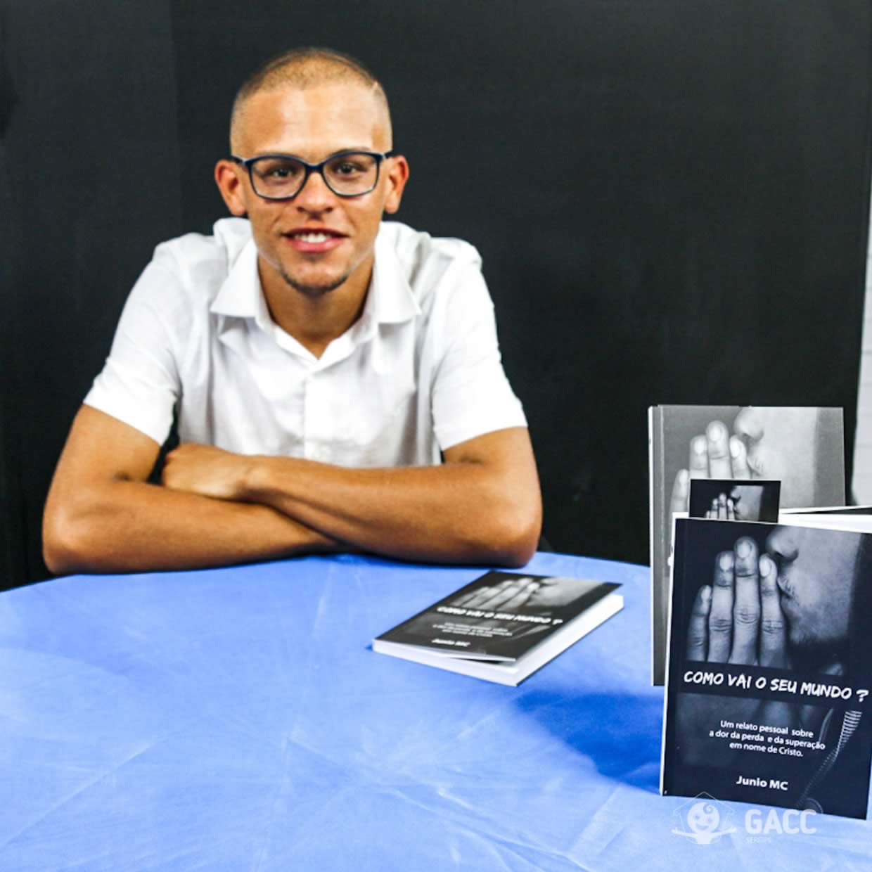 Júnio MC lança livro ‘Como vai seu mundo?’ e faz homenagem ao irmão que era acolhido do GACC/SE