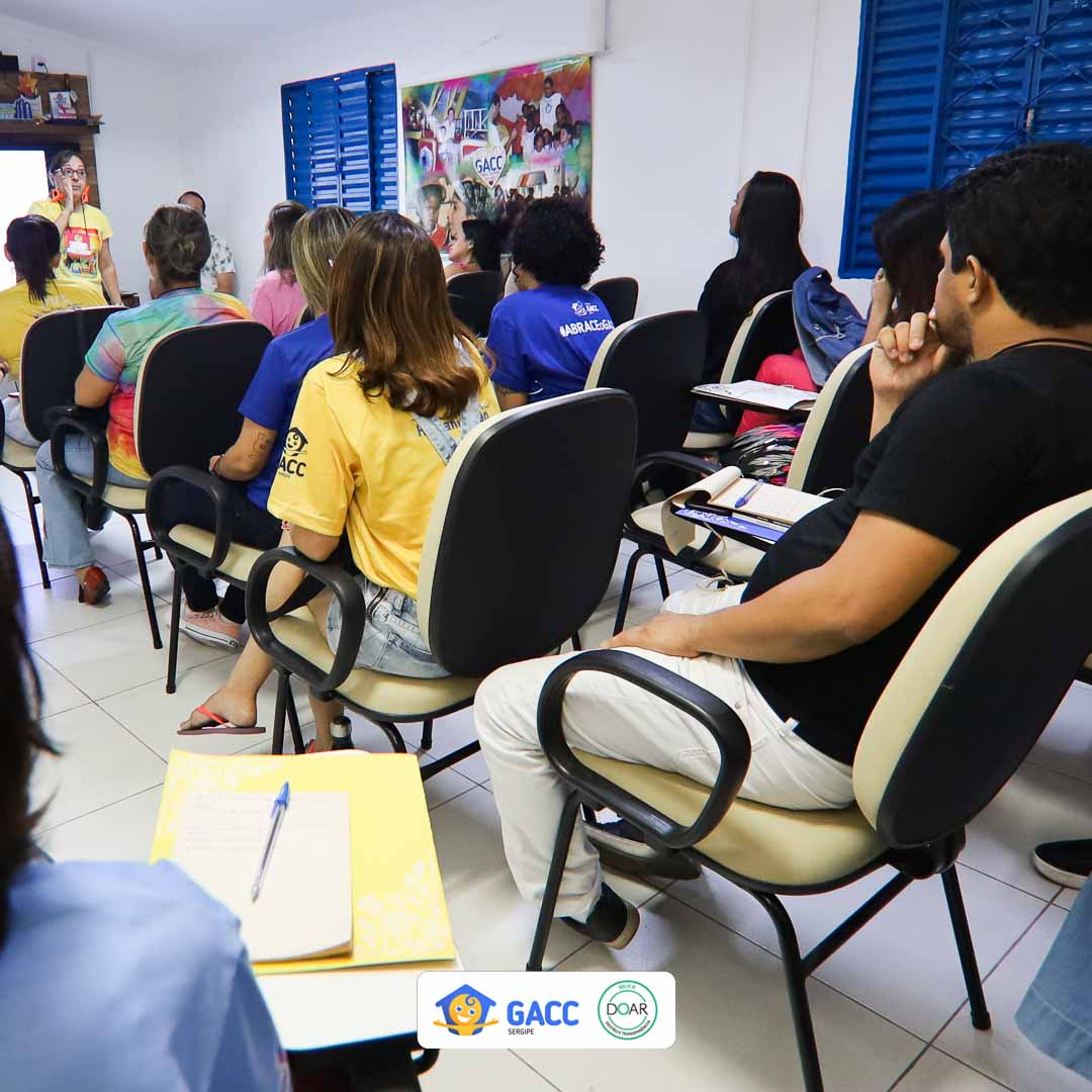 Capacitação de Contação de Histórias e Musicoterapia são realizadas para voluntários do GACC/SE