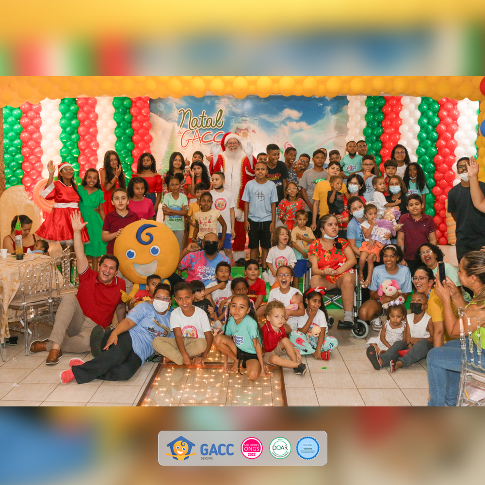 Acolhidos do GACC/SE celebram o Natal com o Papai Noel e familiares