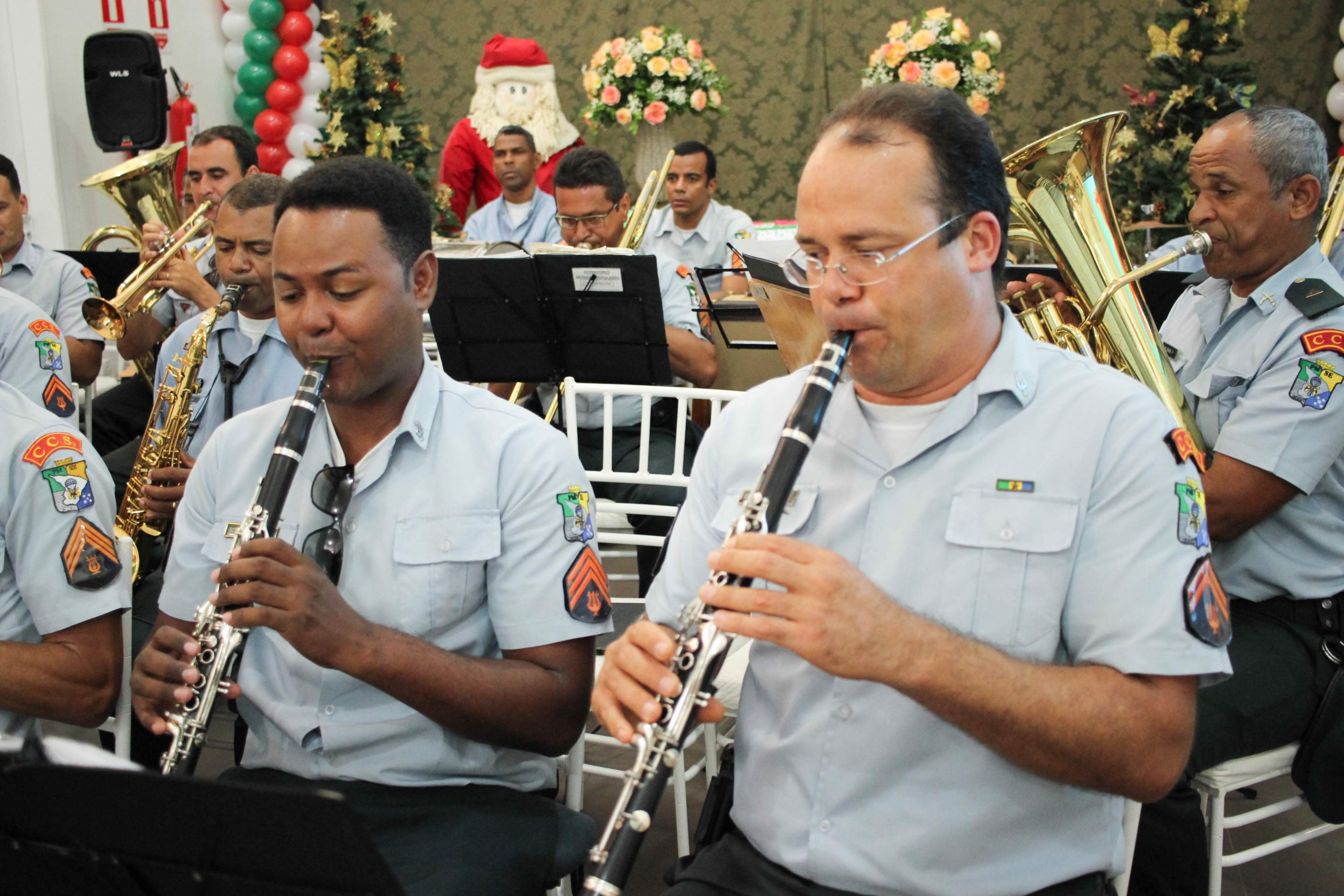  Agentes da Polícia Rodoviária Federal participam da festa de Natal do GACC