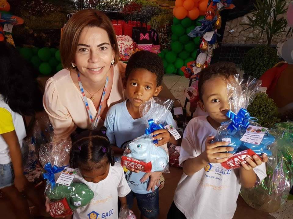 Crianças se divertem na Festa de Páscoa do GACC