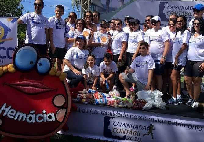 Caminhada Contábil arrecada alimentos para o GACC