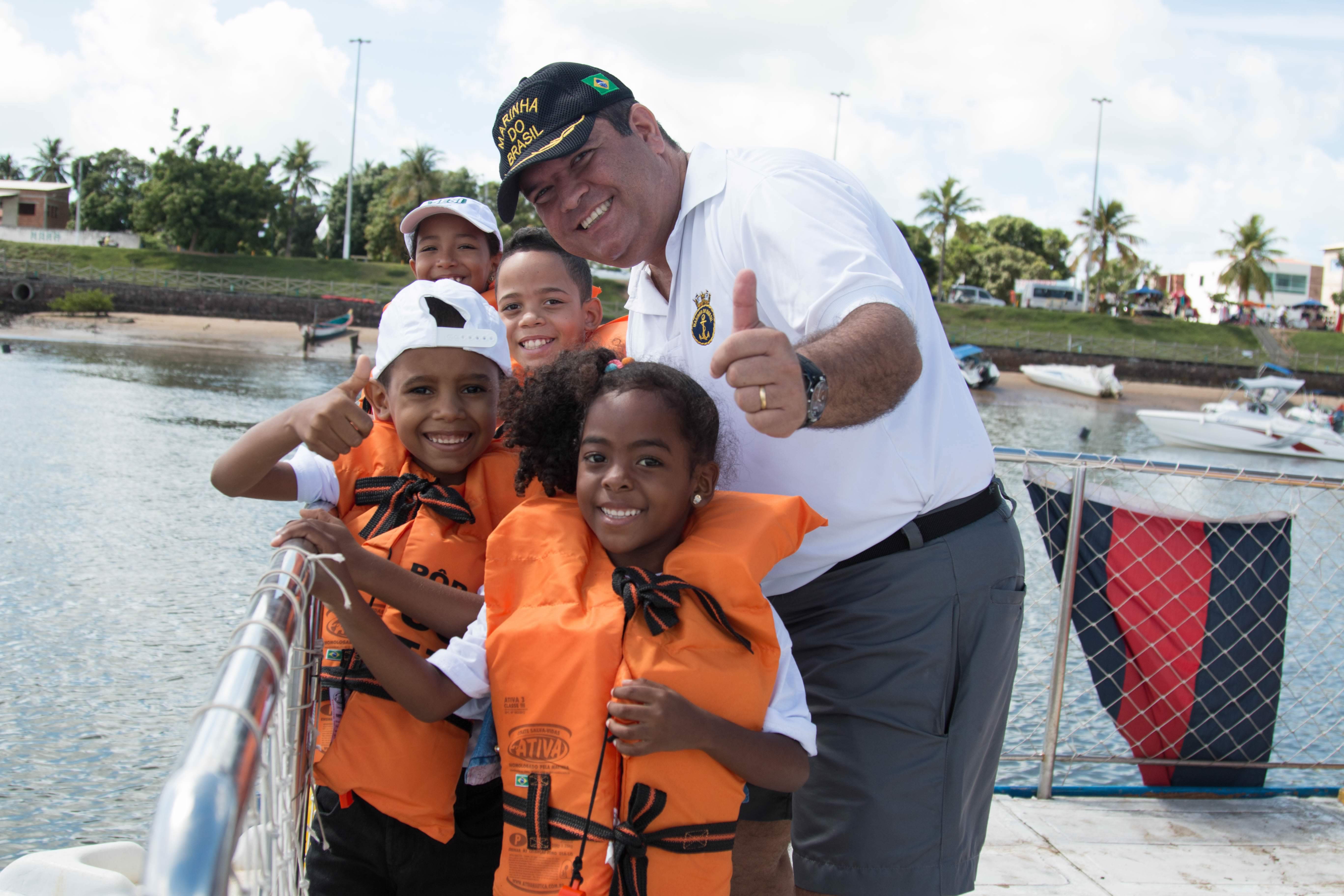 Marinha do Brasil oferece dia de lazer para os acolhidos do GACC