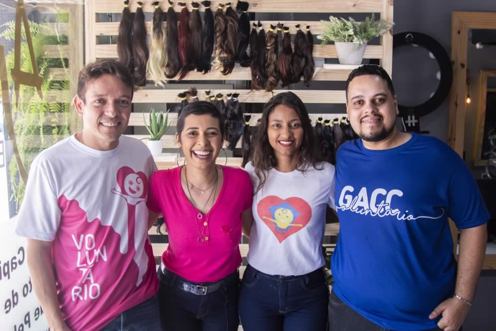 Outubro Rosa: GACC recebe doação de cabelos