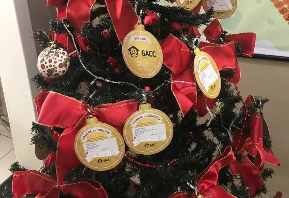 Apadrinhe uma criança do GACC e doe o presente de Natal