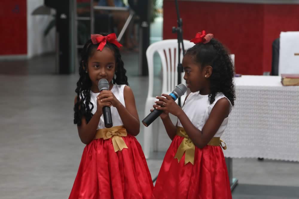 Crianças acolhidas pelo GACC participam de programação natalina da Secretaria da Saúde