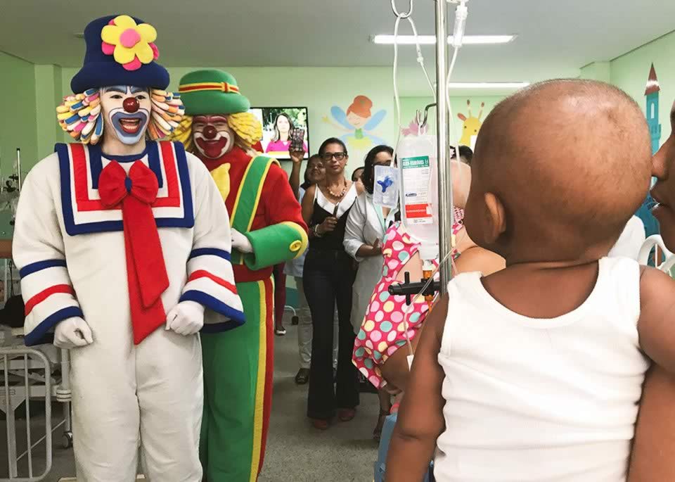 Patati e Patata se divertem com acolhidos do GACC no Huse