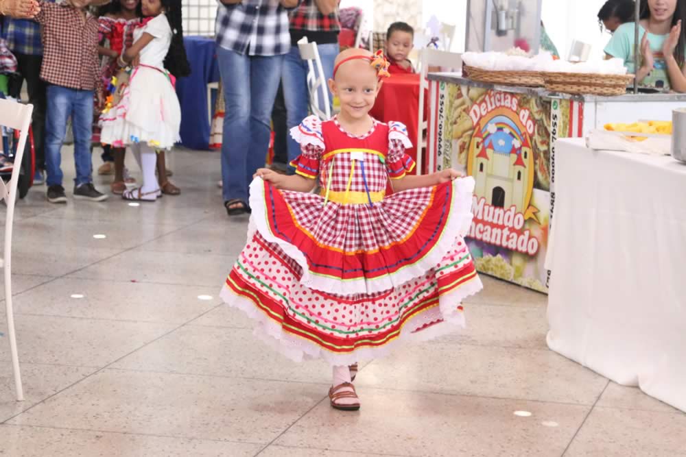Crianças se divertem na Festa Junina do GACC