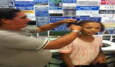 Pai e filho agradecem a Nossa Senhora Aparecida graça alcançada