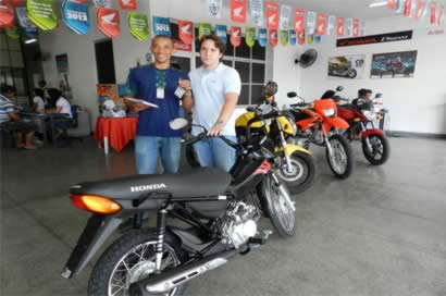 Aribé Motos doa uma Pop 100 ao Gacc