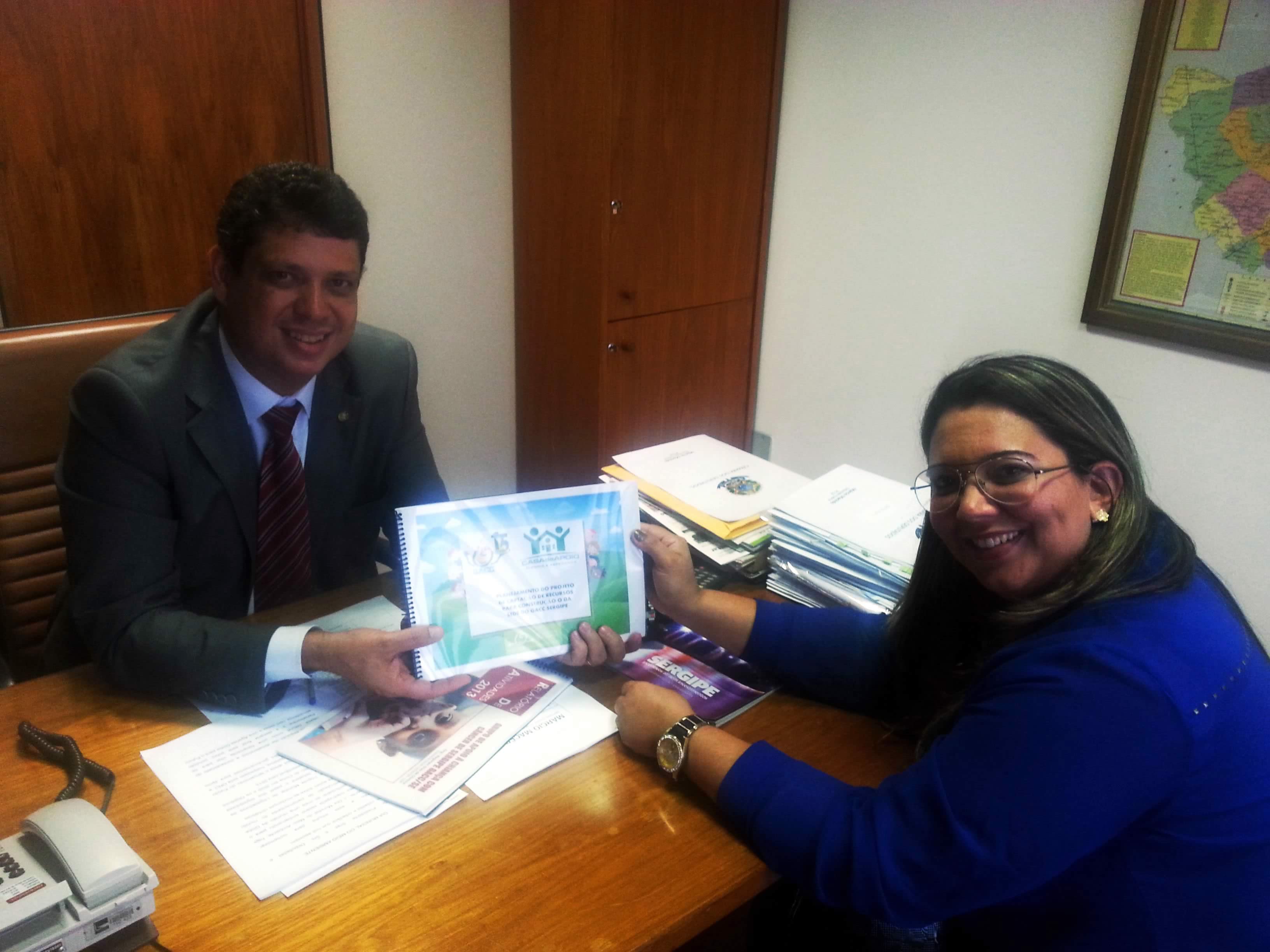 Diretora Presidente do Gacc/SE apresenta projeto da nova sede à bancada dos deputados federais em Brasília 