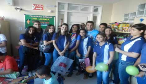 Alunos do Colégio Dom Fernando Gomes visitam o Gacc