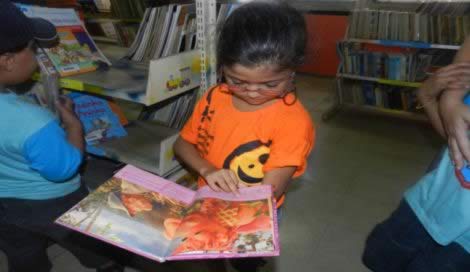 Usuários do Gacc/Se conhecem pela primeira vez a Biblioteca Infantil de Aracaju