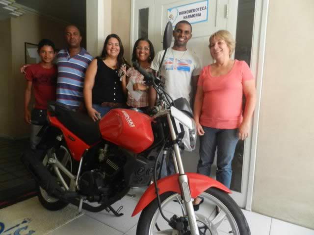 Gacc Sergipe entrega Comet 150 sorteada na rifa solidária