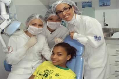 Estudantes de odontologia da Unit realizam atendimento 